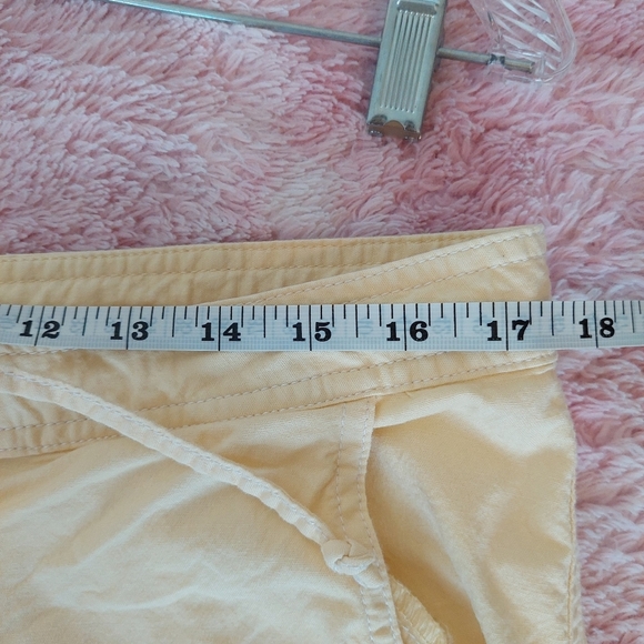 Prana Breathe Yellow Hiking Cargo Capri Pant Size Large - Picture 10 of 13